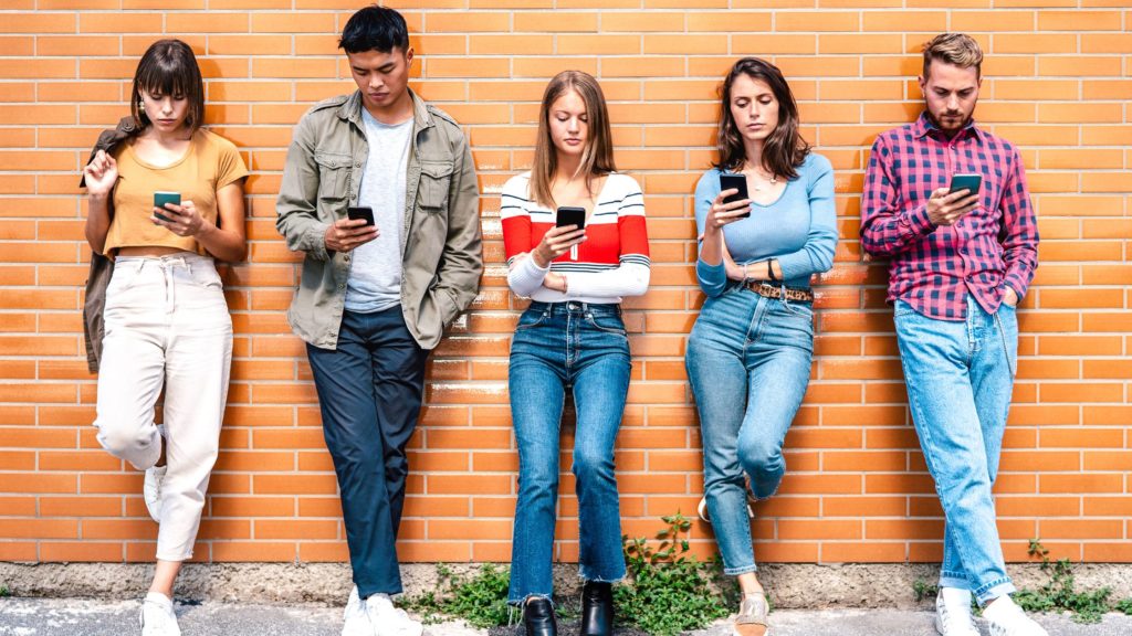 How to do a Social Media Detox With Your Teen
